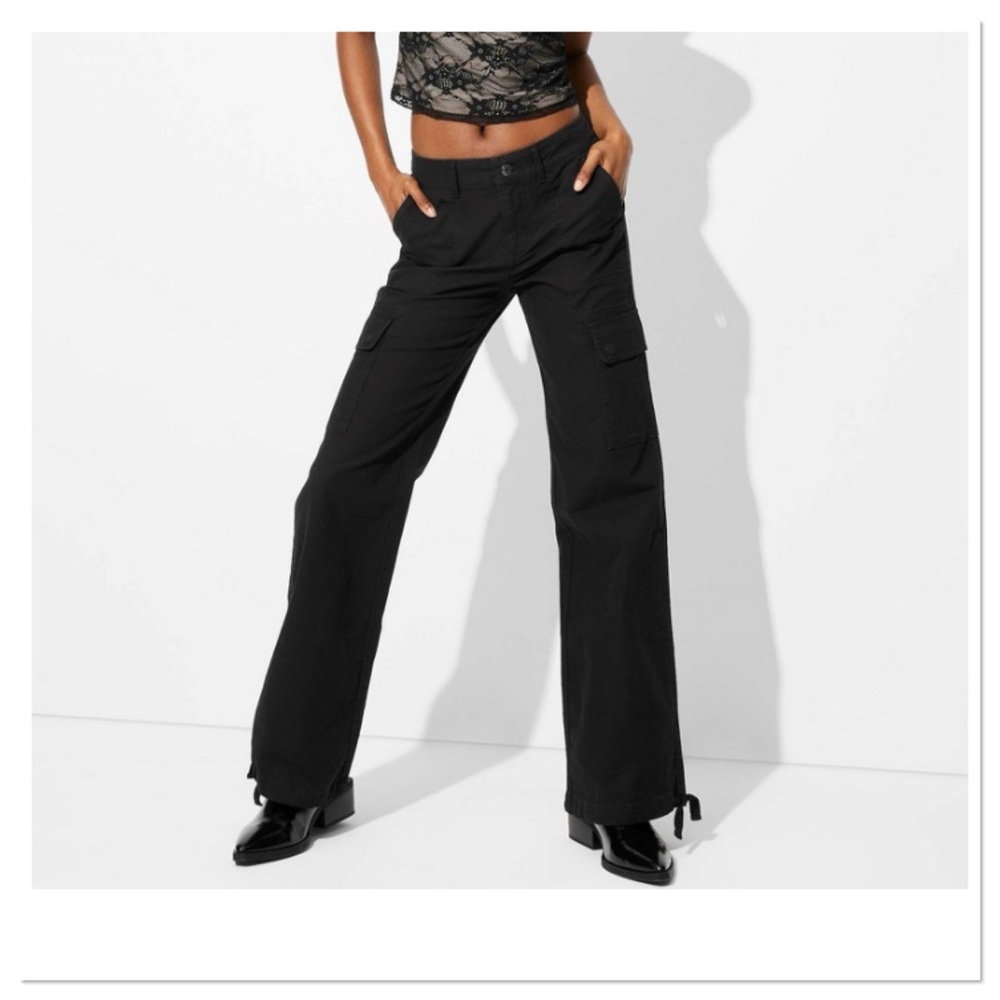 Women’s Mid-Rise Flare Cargo  Pants Wild Fable Black